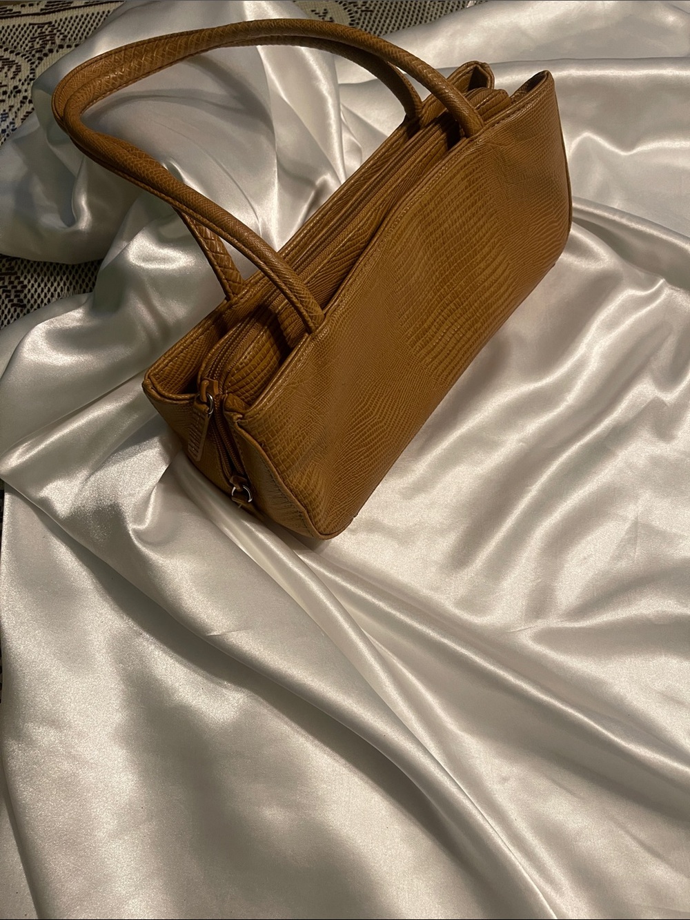 Classic Tan Leather Tote Bag - Elegant Everyday Handbag